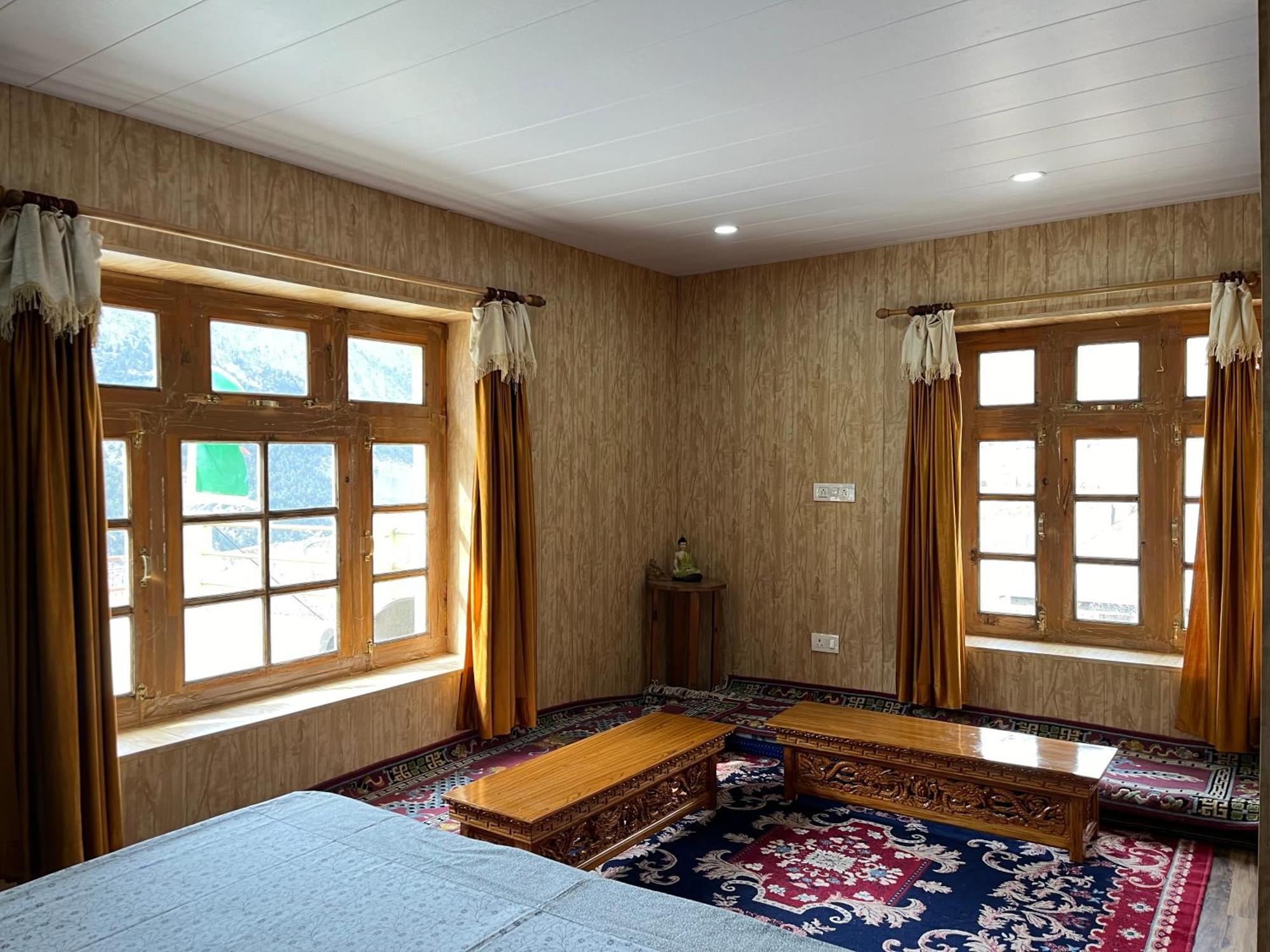 Snowflake Homestay Gondhla Экстерьер фото