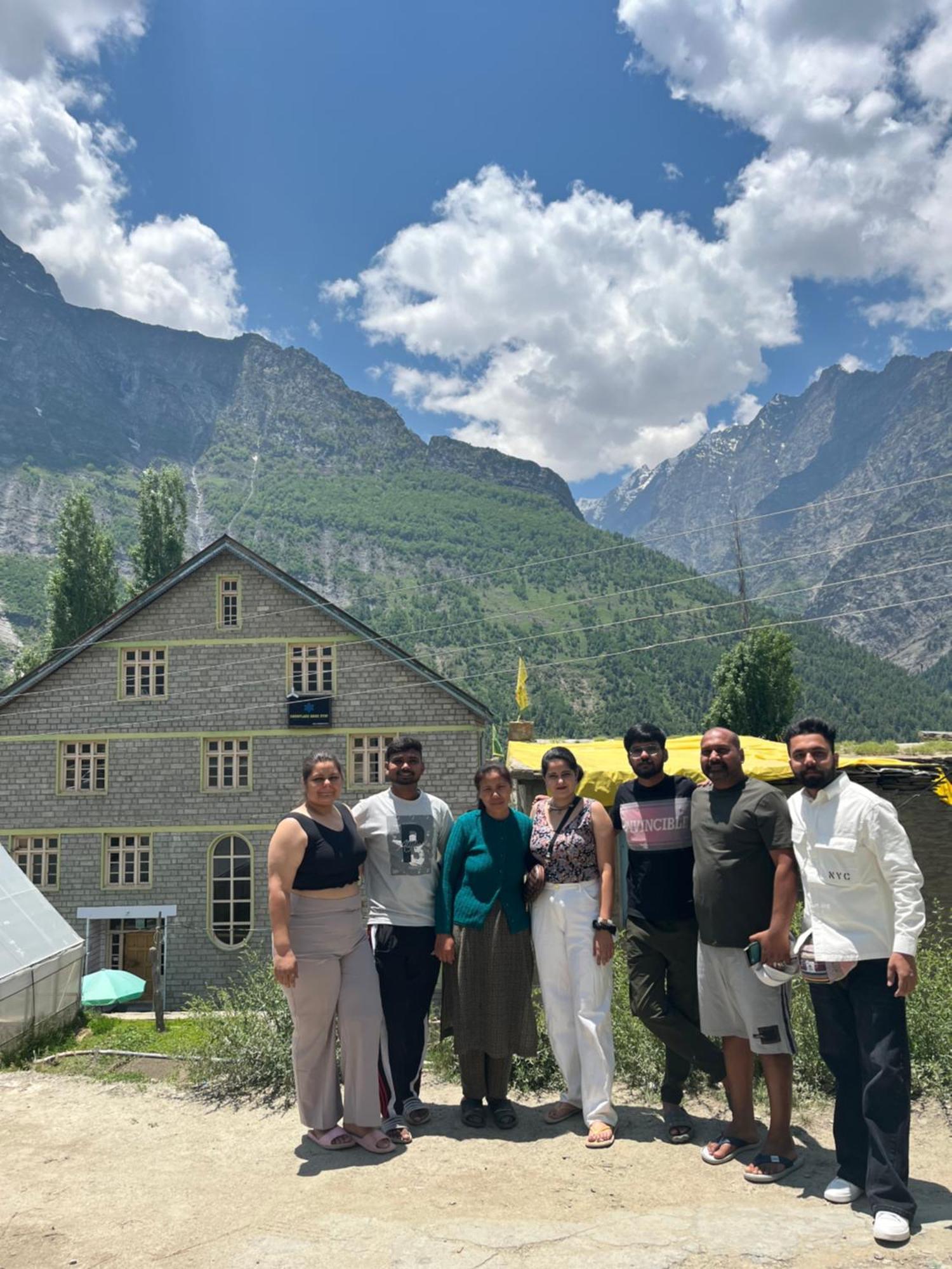 Snowflake Homestay Gondhla Экстерьер фото