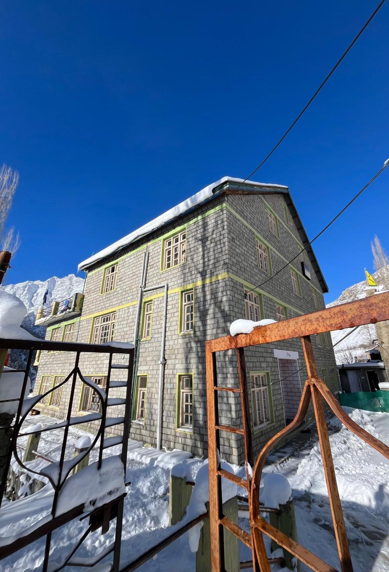 Snowflake Homestay Gondhla Экстерьер фото