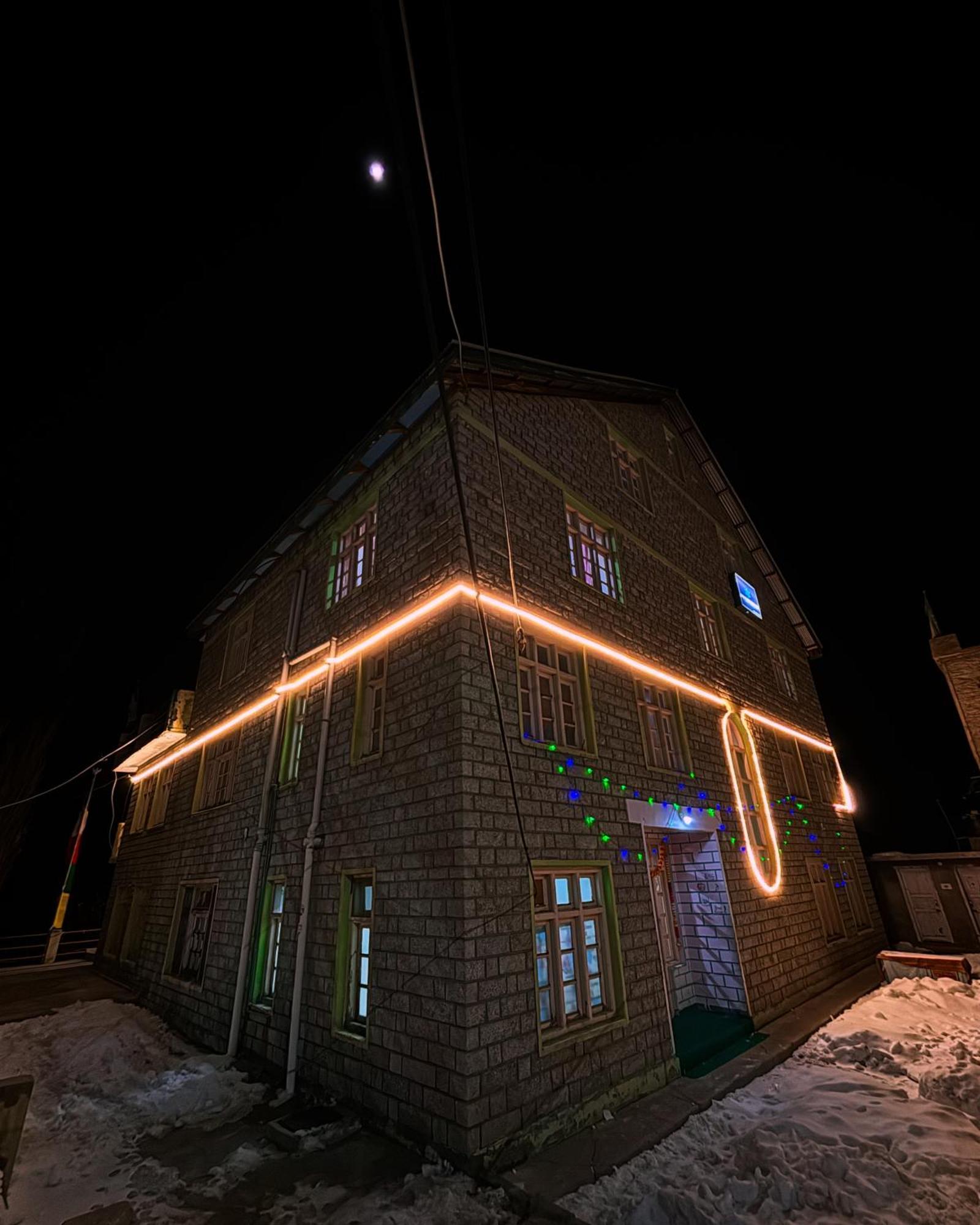 Snowflake Homestay Gondhla Экстерьер фото